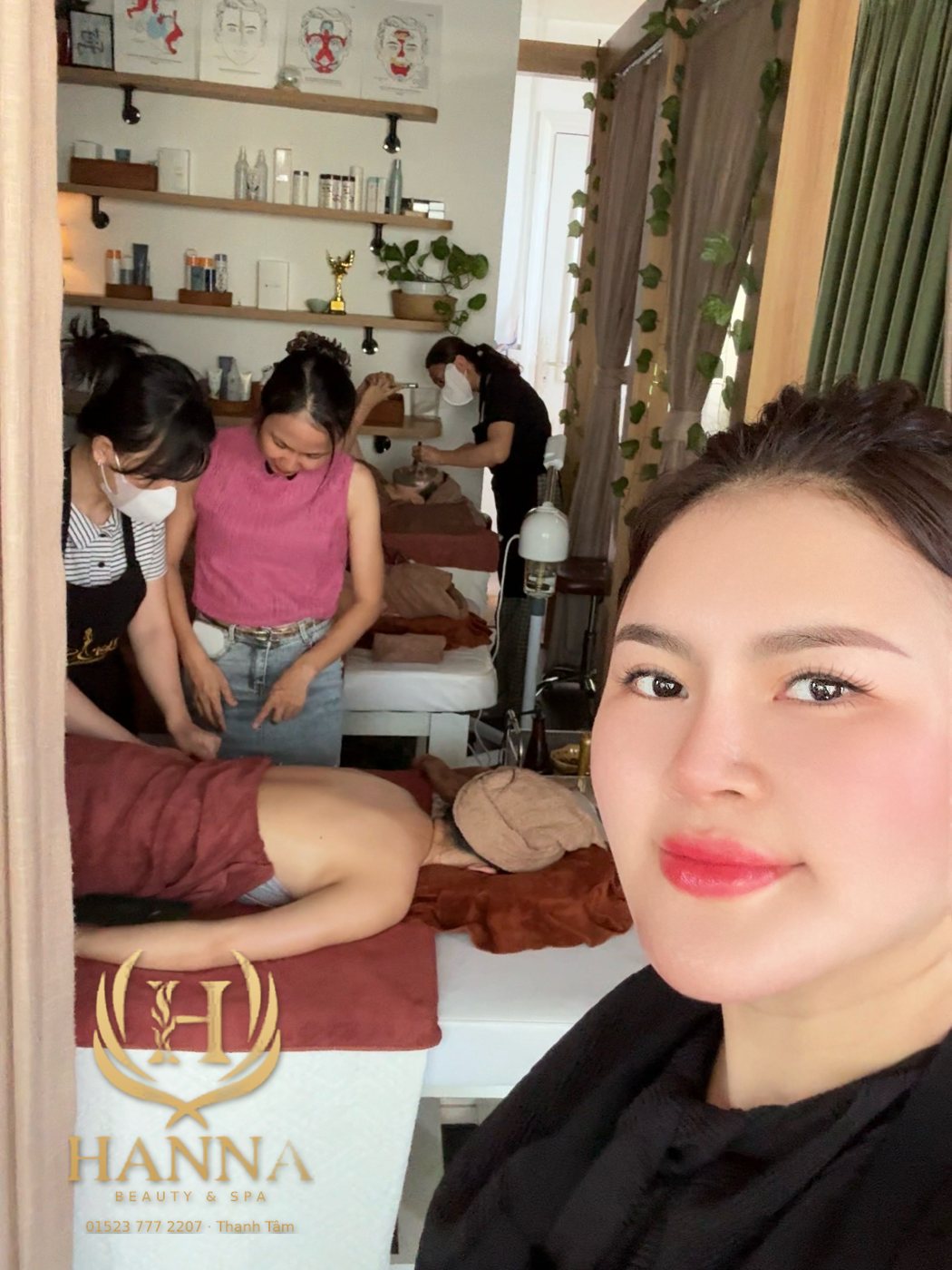 Buổi thực hành tại spa cùng các học viên