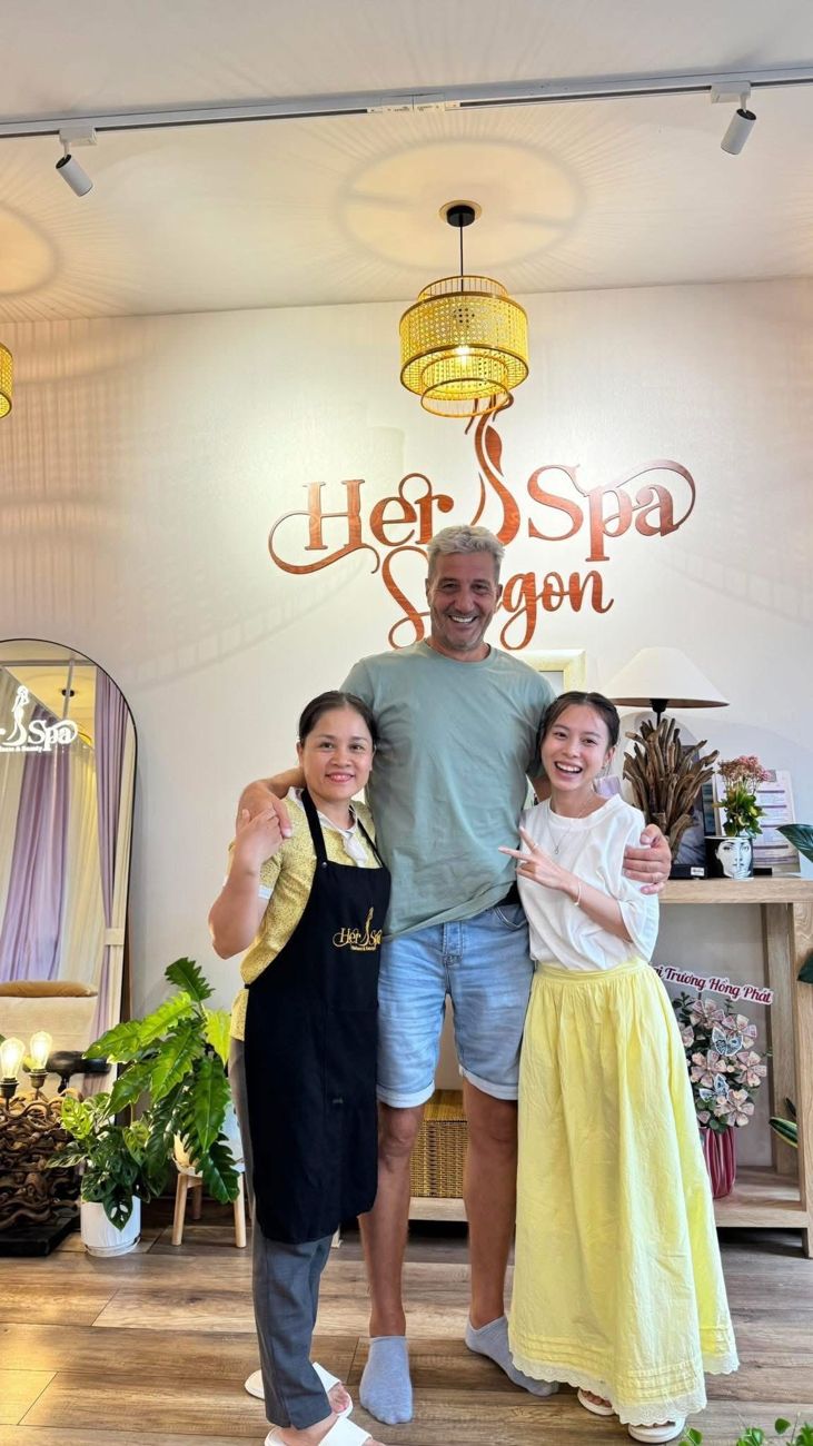 Her S Spa Saigon: cô chủ và khách hàng